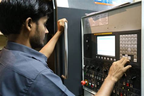 cnc machine operator course in lahore|cnc machine operator training.